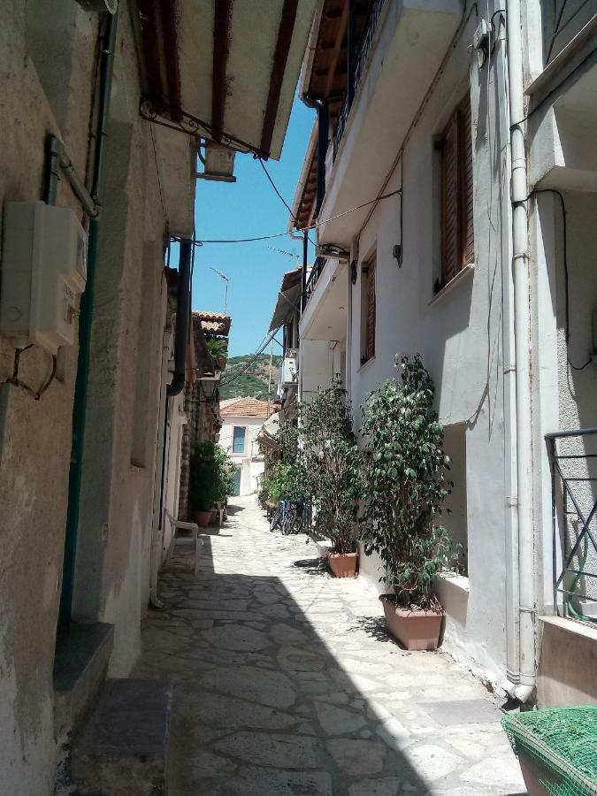 Апартаменты Nafpaktos Old Town Экстерьер фото